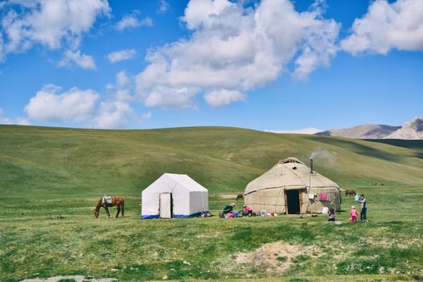 Quels sont les conseils pour une randonnée équestre au cœur de la Mongolie?