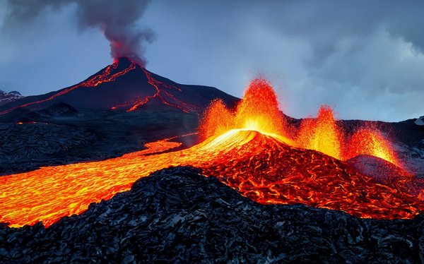 Où faire une randonnée pour voir les paysages volcaniques en Islande?