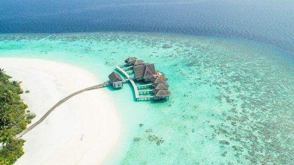 Quels sont les meilleurs spots pour faire de la plongée en apnée dans les eaux cristallines des Maldives?